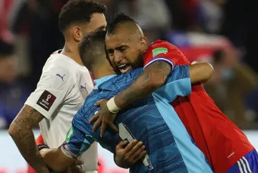 Arturo Vidal ya impacta en el Monumental.