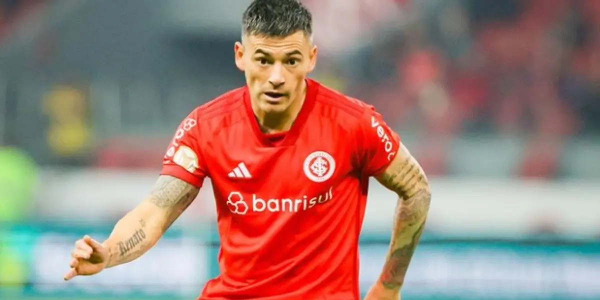 Charles Aránguiz fue ovacionado en Brasil, tras su regreso al terreno de juego con la camiseta del Internacional.