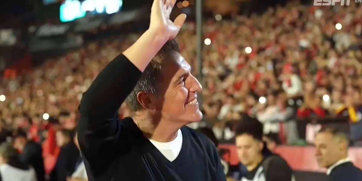 Eduardo Berizzo fue ovacionado en la despedida de Maxi Rodríguez en Rosario.