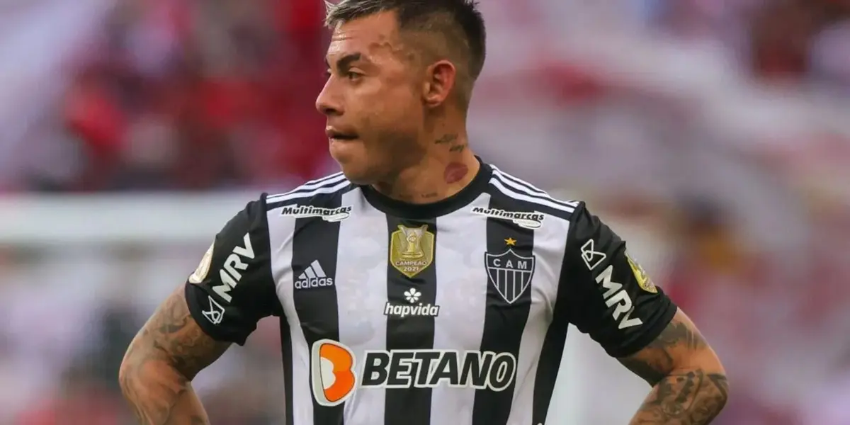 Eduardo Vargas estaría cerca de definir su futuro.