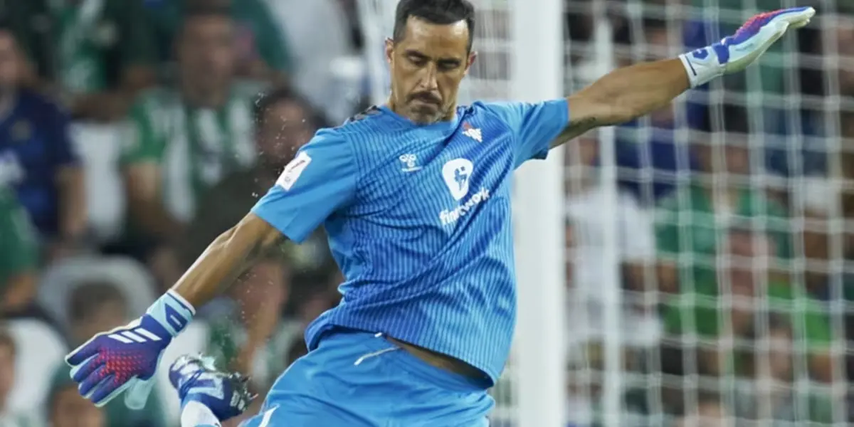 El arquero chileno logró una cómoda victoria con el Betis, pero aun así fue criticado.