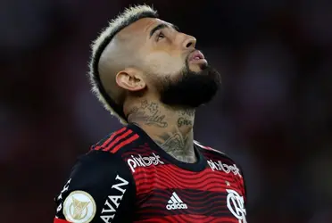 El chileno sigue recibiendo críticas por su presente en Brasil, esta vez fueron contundentes con el volante nacional.