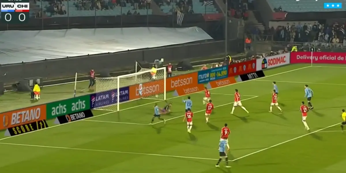 El cuadro local se puso por delante en el marcador con un golazo en conjunto.