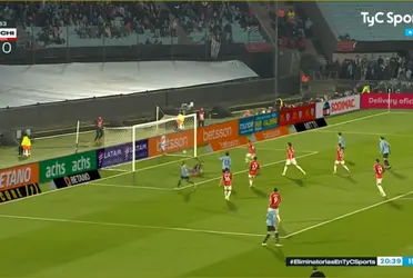 El cuadro local se puso por delante en el marcador con un golazo en conjunto.