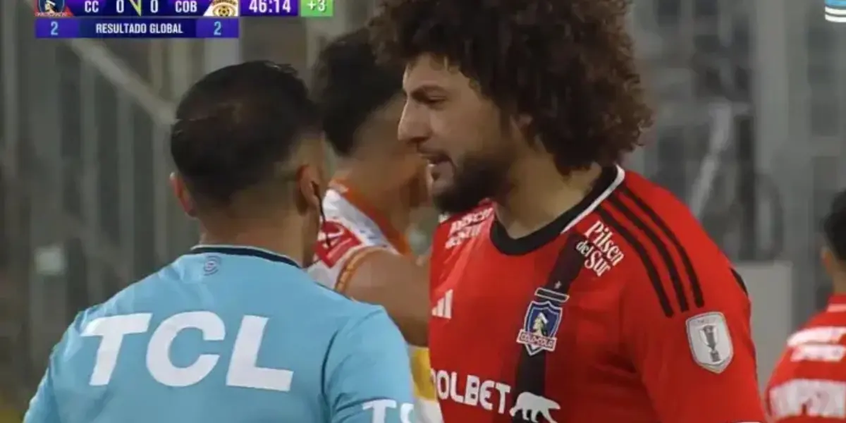 El defensa de los albos tuvo una discusión con el árbitro de línea, pero no vio ninguna sanción.