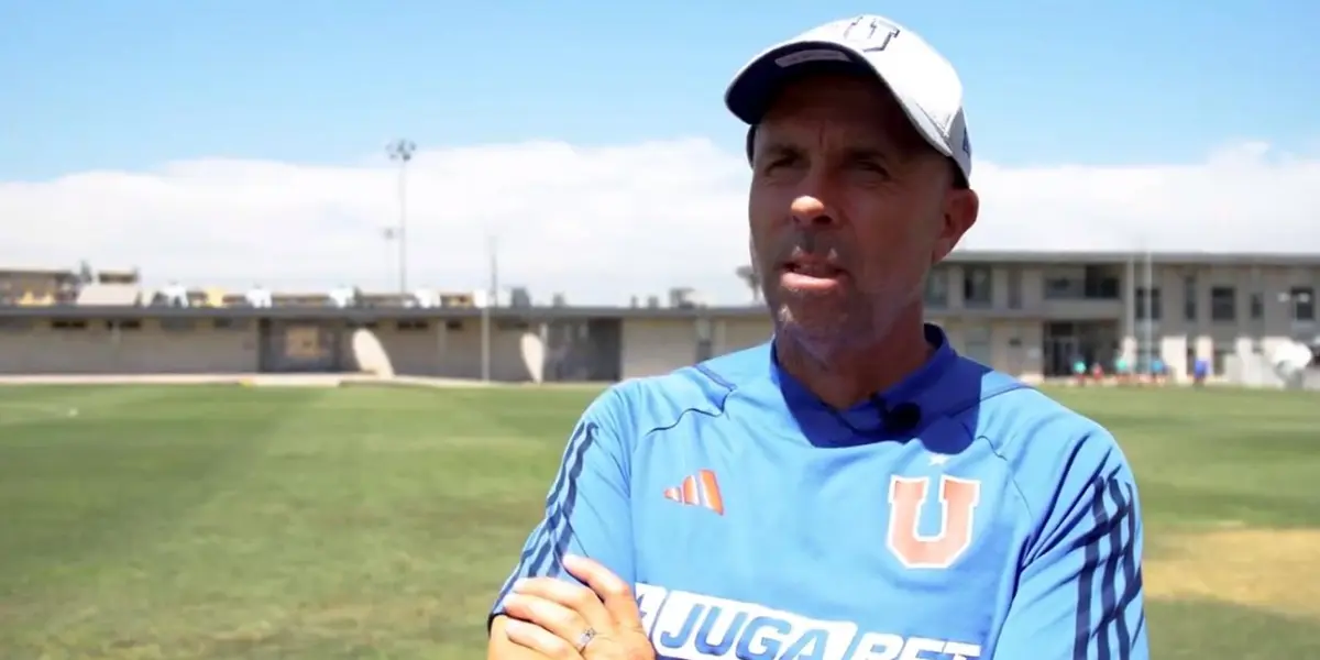 El entrenador de la U sorprende con algunas decisiones.