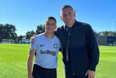 El ex DT de Ñublense tuvo una gira europea dónde visitó entre otros a Alexis que lo recibió de esta forma.