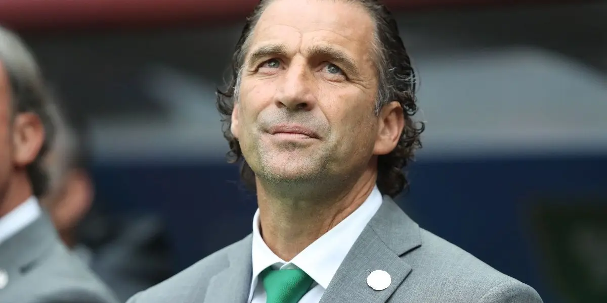 El exentrenador de La Roja fue oficializado en una llamativa selección del medio oriente.