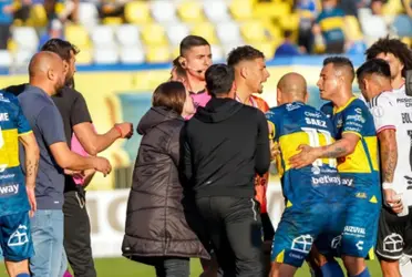 El goleador ruletero terminó el partido con Colo Colo yendo a buscar a Thompson.