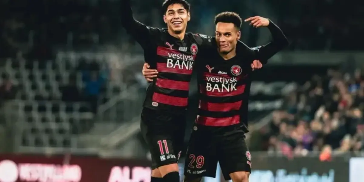 El jugador logró hacer un golazo en Dinamarca y recibió un premio nuevamente por su tanto.