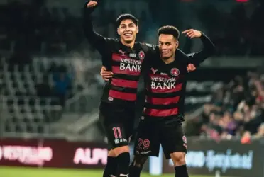 El jugador logró hacer un golazo en Dinamarca y recibió un premio nuevamente por su tanto.