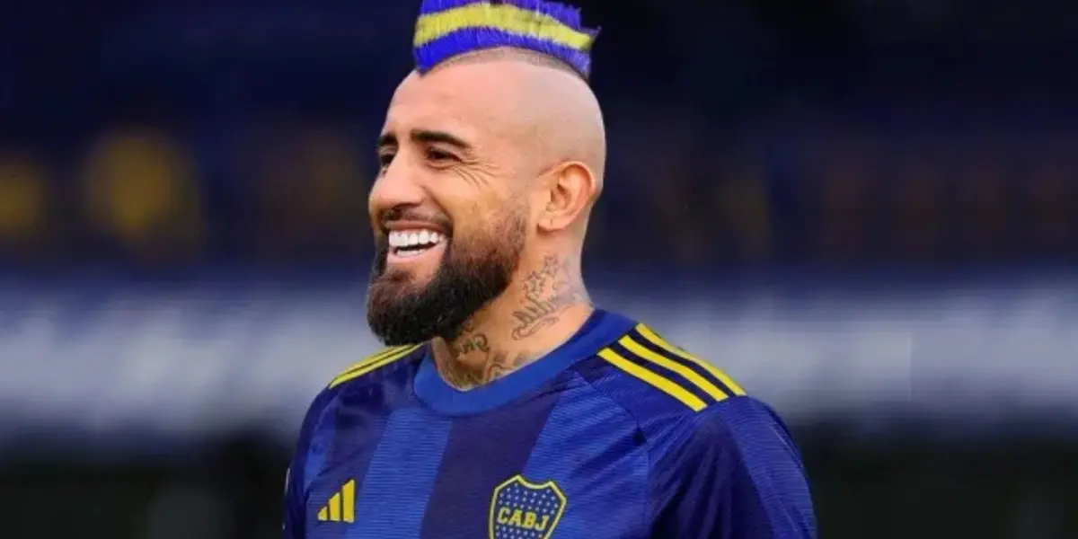 El jugador mira con detenimiento las opciones que tiene el cuadro xeneize para ser DT.