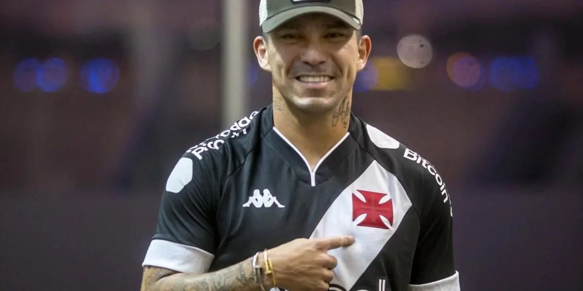 El ‘Pitbull’ fue oficializado como nuevo jugador del Vasco da Gama de Brasil.