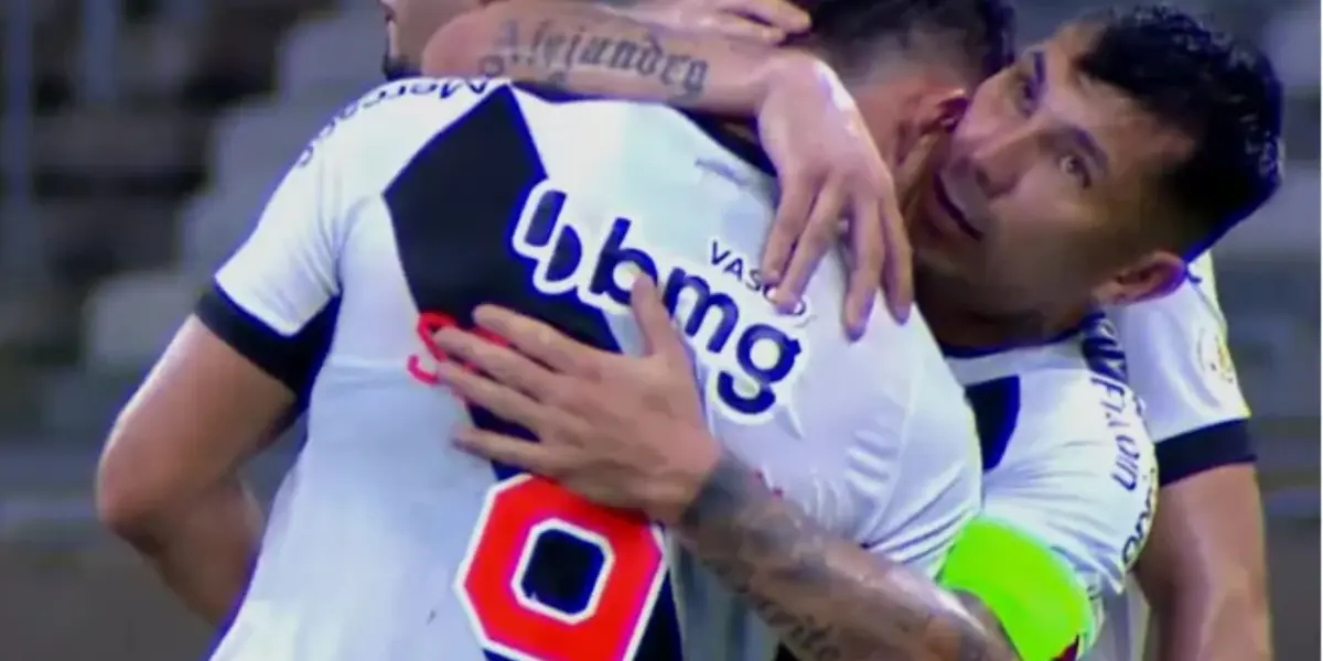 El Pitbull tuvo un momento con el 9 del cuadro pirata, dónde lo tuvo que consolar por el momento del club.