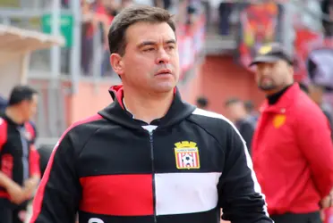 El tetracampeón con Colo Colo analizó la salida del Coto Rivera en Curicó Unido.