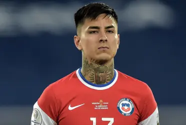 El volante tuvo un error garrafal en el tercer tanto de Uruguay que vence 3-1 a Chile.