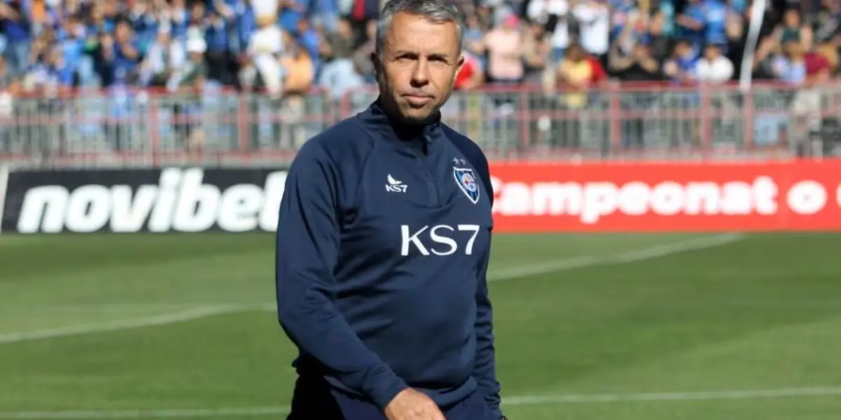 Gustavo Álvarez ya tiene presión por delante en la U de Chile.