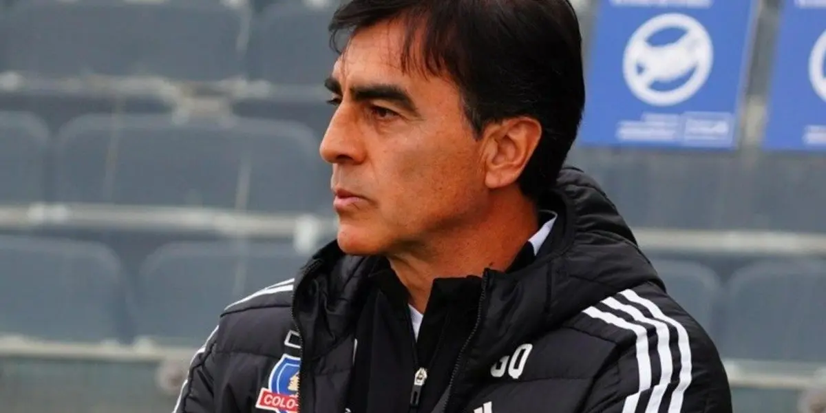 Gustavo Quinteros sabe la necesidad de sumar refuerzos, y dirigió directamente a Blanco y Negro para salvar la situación.