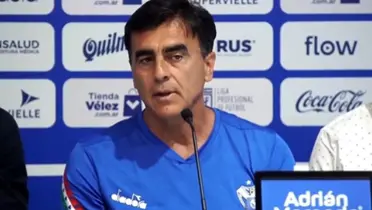 Gustavo Quinteros vive horas complicadas.