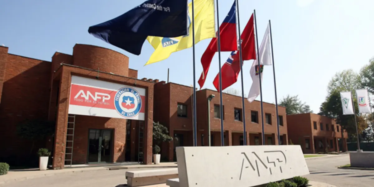 Hasta el momento Ricardo Gareca y Gustavo Quinteros son las principales opciones.