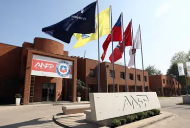 Hasta el momento Ricardo Gareca y Gustavo Quinteros son las principales opciones.